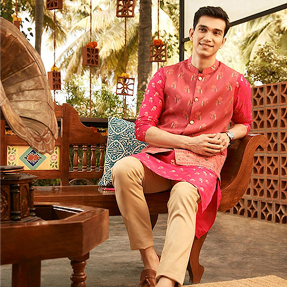 http://393881.2783915.xyz/products/men-magenta-pink-golden-floral-printed-thread-work-floral-kurta-2