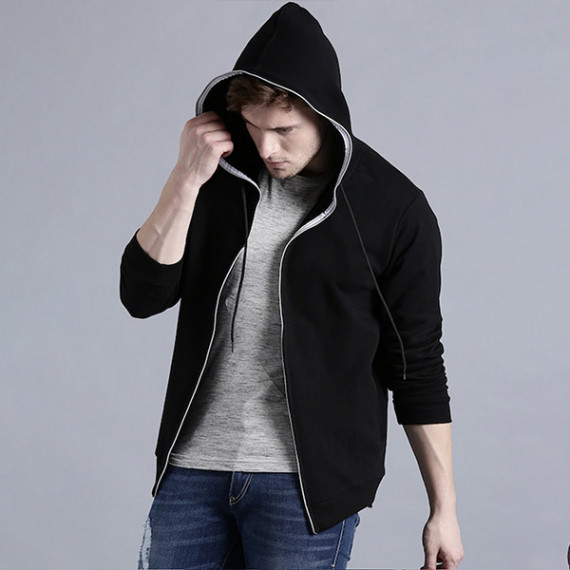 http://393881.2783915.xyz/products/men-black-solid-hooded-sweatshirt