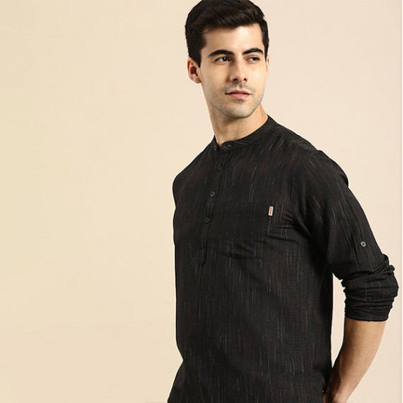 http://393881.2783915.xyz/products/men-black-woven-design-kurta