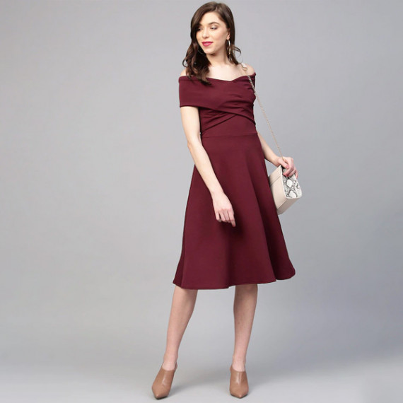 http://393881.2783915.xyz/products/burgundy-off-shoulder-pleated-fit-flare-dress