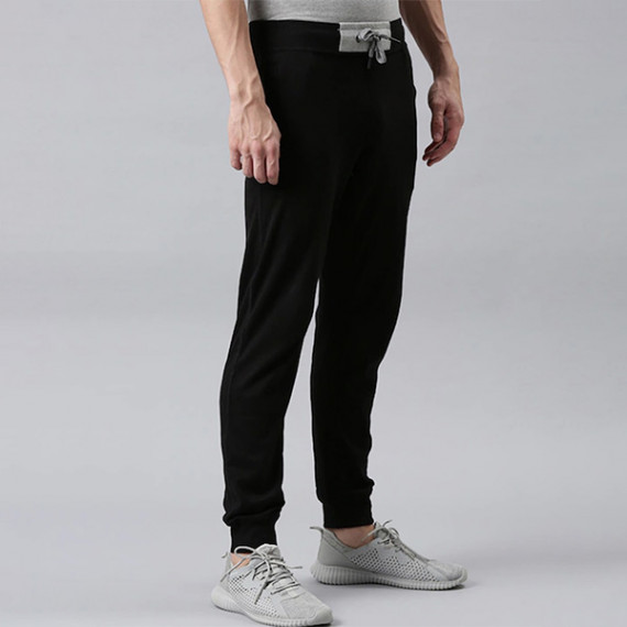 http://393881.2783915.xyz/products/men-black-solid-organic-cotton-track-pants