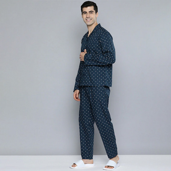 http://393881.2783915.xyz/products/men-navy-blue-white-printed-pure-cotton-night-suit