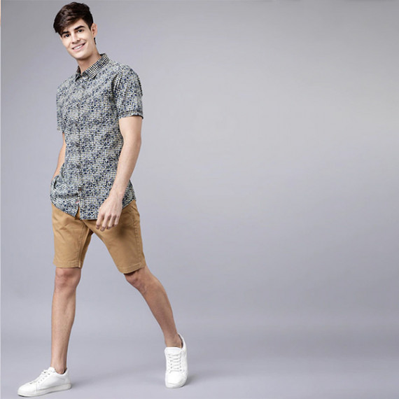 http://393881.2783915.xyz/products/men-khaki-solid-slim-fit-regular-shorts