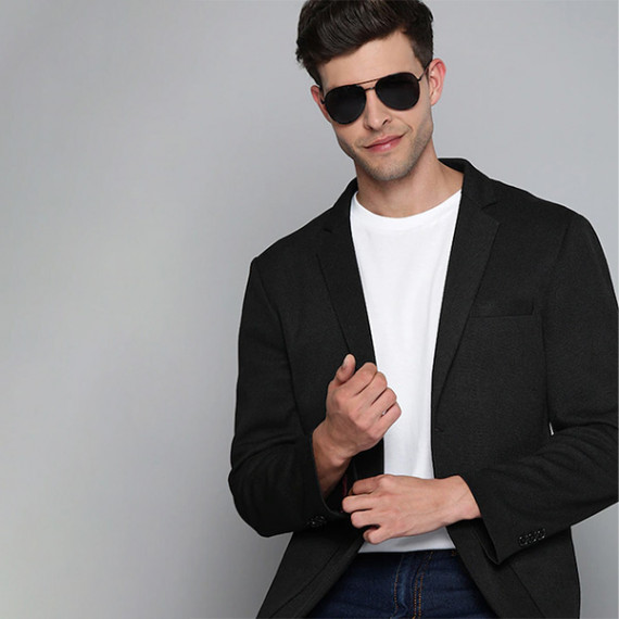 http://393881.2783915.xyz/products/men-black-textured-regular-fit-single-breasted-blazer