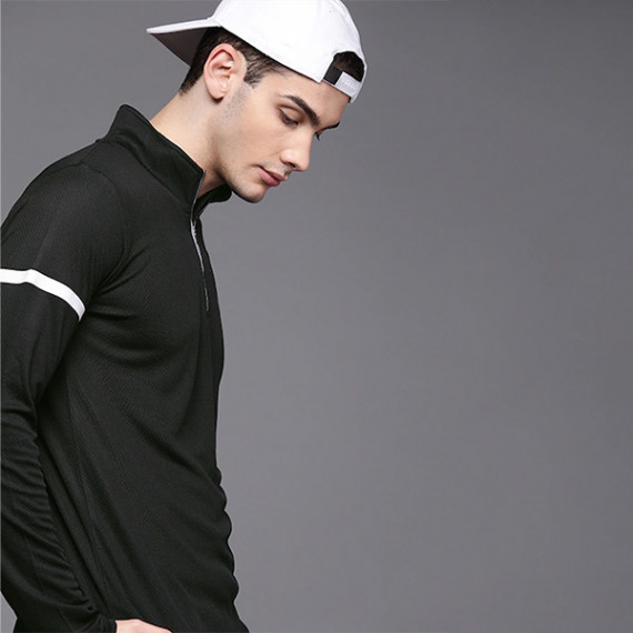 http://393881.2783915.xyz/products/men-black-self-design-mock-collar-t-shirt