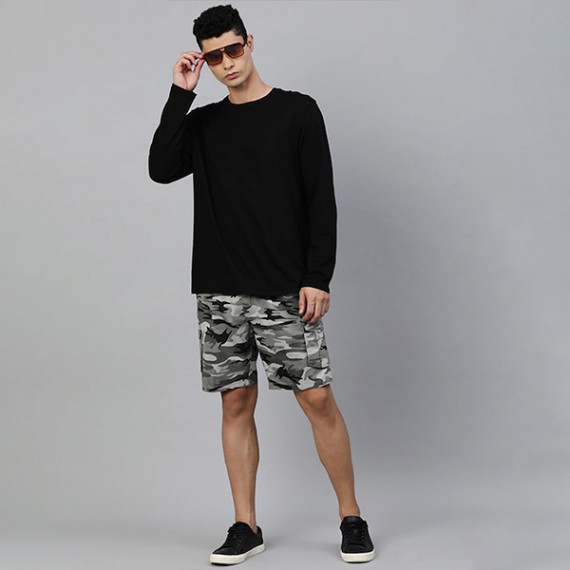 http://393881.2783915.xyz/products/men-charcoal-grey-camouflage-printed-pure-cotton-cargo-shorts