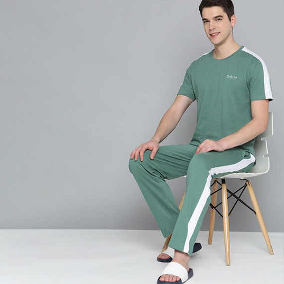 http://393881.2783915.xyz/products/men-green-white-side-stripes-pure-cotton-pyjama-set