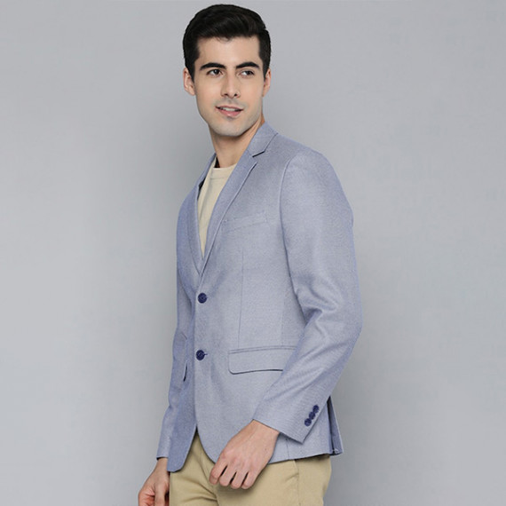 http://393881.2783915.xyz/products/men-blue-self-design-textured-regular-fit-smart-casual-blazer