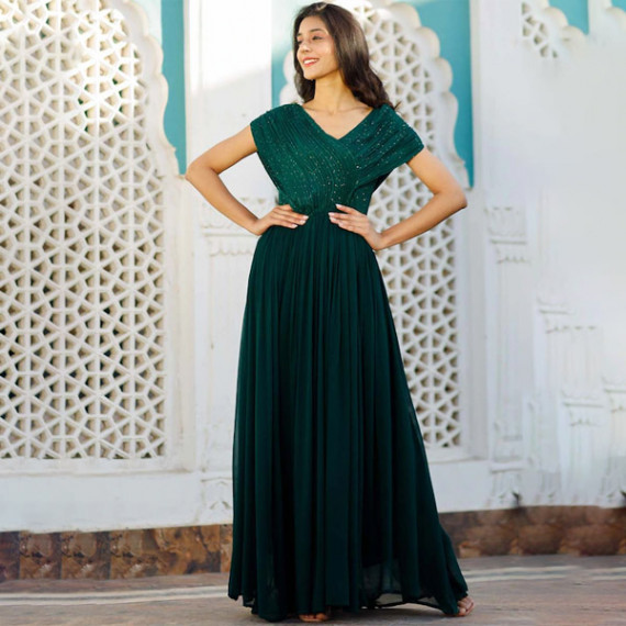 http://393881.2783915.xyz/products/green-embellished-maxi-dress